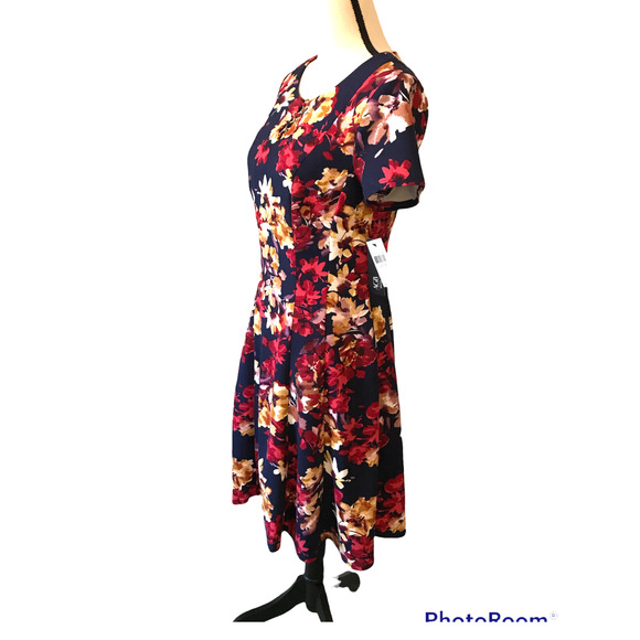 New AGB Blue Red Multicolored Floral Midi Dress, Size 8 - Picture 2 of 7